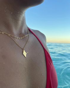 This gold plated, waterproof necklace features a manta ray pendant. What a scene it is to catch the manta ray's swimming at night along the shallow reef Hawaiian coastlines. Features: 18K Gold Plated Stainless Steel Tarnish Free & Waterproof Necklace Length: 16" with 2" extender Sting Ray Necklace, Manta Ray Necklace, Manta Ray Aesthetic, Swimming At Night, Stingray Necklace, Manta Ray Tattoo, Waterproof Necklace, Beachy Jewelry