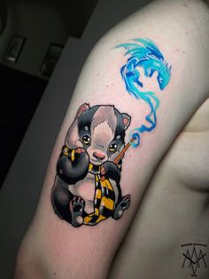 #antoniettaarnonearts #roma #rome #romatattoo #italia #tattooroma #italiatattoo #italy #trastevere #tattoo #tattoos #tatuaggio #tatuaggi #idea #tattooidea #inked #ink #coloredtattoo #harrypotter #hufflepuff #tassorosso #potter #potterhead #kawaii #harry #hogwarts Harry Potter Hufflepuff Tattoo, Horcruxes Tattoo, Hogwarts Tattoo Ideas, Hufflepuff Sleeve Tattoo, Harry Potter Tattoos Hufflepuff, Harry Potter Fluffy Tattoo, Hufflepuff Tattoo Ideas, Fantastic Beasts Tattoo, New School Harry Potter Tattoo