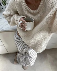 Cozy Outfit Home, Cosy Outfit Aesthetic, Striped Lounge Pants, Fall Clothes, Fall Fits, Outfits Fall, Cozy Outfit, Winter 2024