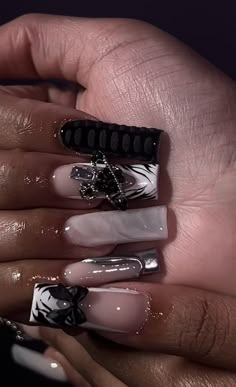 Hello Kitty Chrome Heart Nails, Y2k Nails Black And White, Silver And Black Nails Ideas, Black Birthday Nails Acrylic, Y2k Baddie Nails, Black And White Birthday Nails, Chrome And Black Nails, Opiumcore Nails, Christmas Nails Black Women