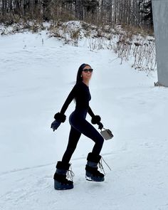 Girls Ski Trip, Mode Au Ski, Jasmin Tookes, Ski Outfit For Women, Ski Fits, Ski Trip Outfit, Apres Ski Outfits, Winter Outfits Snow, Ski Aesthetic