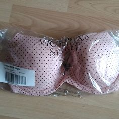 Vs Pink Polka Dot Bra 34dd Brand New Vs Pink 2000s, Vs Undies, Vs Pink Bras, Pink Lace Bra, Victoria Secret Pink Bras, Vs Bras, Pink Bralette, Black Lace Bra, Cute Bras