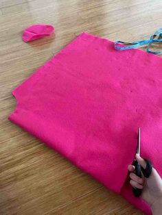 How To Make A Poodle Skirt | DIY Sewing Tutorial Poodle Skirts For Kids, Easy Diy Poodle Skirt, Poodle Skirts 1950, Felt Skirt Diy, How To Make A Poodle Skirt Easy, Diy Poodle Skirt For Kids, Fleece Skirt Diy, Diy Poodle Skirt Women