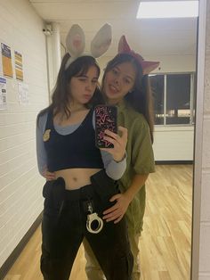 Wlw Costumes Halloween Couple, Nick And Judy Halloween Costumes, Halloween Costumes Wlw Couples, Zootopia Couple Costume, Wlw Couple Costumes For Halloween, Nick And Judy Costume, Halloween Wlw Costumes, Nick Wilde And Judy Hopps Costume, Judy Hopps And Nick Wilde Costume