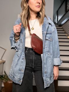 Oversized Jacket Jeans Outfit, Jeans Jacket Summer Outfit, Oversized Blue Denim Jacket Outfit, Chic Oversized Outfit, Fall Outfits Denim Jacket, Jean Jacket With Dress Outfits, Jean Jacket Spring Outfits, Denim Jacket Spring Outfit, How To Style Denim Jacket Women