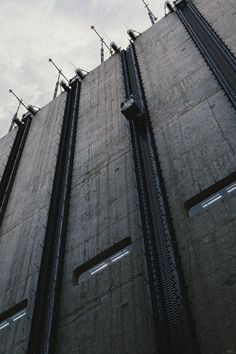 the side of a tall building with many antennas on top