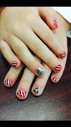 Christmas Nails Easy - Just In! Fantastic ideas from leading brands to meet your supply needs. Easy Christmas Nail Designs For Kids, Girl Christmas Nails Kids, Kids Holiday Nail Designs, Christmas Nail For Kids, Kid Nail Designs Christmas, Christmas Nail Designs Kids, Kids Christmas Manicure, Simple Christmas Nails For Kids