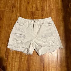 We The Free Distressed Jean Shorts Size 25 Mid-Rise Nwt White Ripped Relaxed Fit Bottoms, White Distressed Mid-rise Bottoms, White Distressed High Waist Bottoms, White Ripped Mid-rise Bottoms, High Waist Ripped White Bottoms, White High Waist Ripped Bottoms, High-waisted White Ripped Bottoms, White High-waisted Ripped Bottoms, White Distressed Cutoff Bottoms