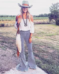 Bell Bottom Wedding Outfit, Western Outfit Ideas, Nfr Outfits, Nfr Style, Nfr Fashion, Western Outfit