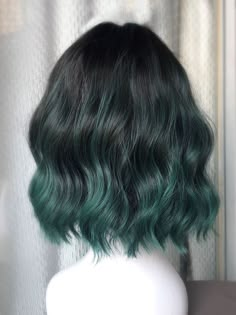 Emerald Green Hair, Dark Green Hair, Brunette Ombre, Hair Color Streaks, Hair Streaks, Short Hair Wigs, Wave Wig, Short Hair Color, Ombre Hair Color