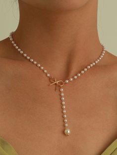 Pearl Bow Knot Pendant Necklace Elegant Jewellery Classy, Cool Pearl Necklace, Ideas Para Hacer Collares, Most Expensive Pearl, Diy Pearl Necklace, Handmade Pearl Jewelry, Coquette Jewelry, Jewelry Pearl Necklace, قلادات متدلية