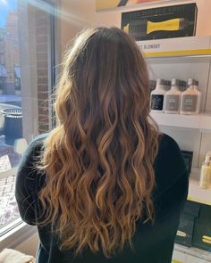 Curled Hairstyles Brunette, Curl Inspiration, Down Curly Hairstyles For Prom, Salon Curled Hair, Light Curls Prom Hair, Long Hair With Layers Wavy Curls, Aesthetic Curled Hair, Curly Beach Waves, Basic Curls