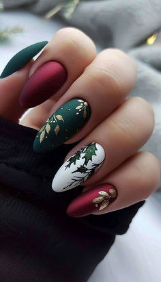 Winter Gel Nail Designs, Christmas Tips Nails, Classic Christmas Nails, Holiday Winter Nails, Gel Christmas Nails, Christmas Nails Inspiration, Winter Christmas Nails, Christmas Nails Winter, December Nails