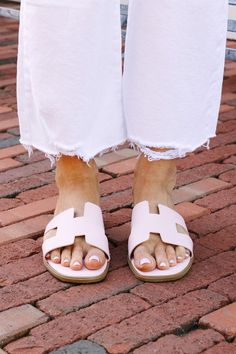 You better make your move on these adorable and versatile sandals while you have the chance! They are so cute and we are loving the geometrics shaping. These are going to be such an easy summer go to!
True to size. Pink Slides, Mint Julep Boutique, We Are Love, Mint Julep, Easy Summer, Move On, Slide Sandals, So Cute, Perfect Fit