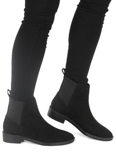 Show off your sense of style with these magnificent black ankle Chelsea boots. These designer boots boast a sleek leather outer and signature bold design details. The fine stitching, durable rubber sole, and comfortable interior leather make this a staple piece. Add an air of sophistication to your wardrobe with these stylish black ankle Chelsea boots. Chelsea Boots High-Quality Material Round Toe Comfortable Elasticated Gussets Frankosarto Chelsea Boots Women, Womens Black Boots Dressy, Ankle Chelsea Boots, Boots Chelsea, Boots High, Women Boots, Dressy Outfits, Bold Design, Designer Boots