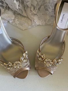 "COLORS: *CHAMPAGNE/GOLD, *Ivory/gold, *Off-white/gold, *White/Silver, *Silver/Silver, Off-white Silver.* the center adornment will be the same as the one on the video only. HEEL: 3 1/2\" inches heel US SIZES: B5, 5.5, 6, 6.5, 7, 7.5, 8, 8.5, 9, 9.5, 10, and 11. FINAL SALE! NO RETURNS, NO EXCHANGES, PLEASE CONTACT FOR ANY QUESTIONS, OR HELP YOURSELF WITH SIZING GUIDE PICTURED ABOVE. SHOES CAN NOT BE RETURNED OR EXCHANGED; I'll make all the efforts to help you have a pleasant shopping experience; Luxury Gold Wedding Shoes For Prom, Elegant Gold Wedding Shoes For Evening, Champagne Heels Aesthetic, Silver High Heel Wedding Shoes For Reception, Gold High Heel Wedding Shoes For Evening, Gold Open Toe Heels For Wedding, Gold Open Toe Wedding Shoes, Gold Open Toe Wedding Shoes For Formal Occasions, Silver Open Toe Heels For Reception