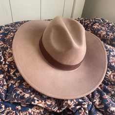 Questions? Leave A Comment By Free People Boho Felt Hat Perfect For Summer Fall Festival Look Free People Hat, Floppy Beach Hat, Wide Brim Straw Hat, Packable Hat, Free People Boho, Free People Accessories, Pink Beanies, Wool Fedora, Embroidered Wool