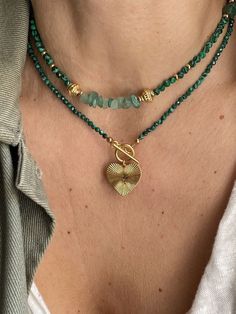 Necklace Making Ideas, Green Gold Necklace, Crystal Bead Jewelry, Jewerly Beads, Malachite Jewelry, Beaded Necklace Diy, Accessories Gold, Beaded Jewellery, Handmade Fashion Jewelry