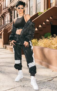 Black 90s Fashion, Hip Hop Girl, Jacket Crop, 90s Fashion Women, Taylor Outfits, 90s Inspired Outfits, 90s Hip Hop Fashion