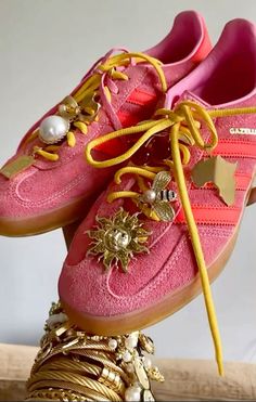 Mode Shoes, Eccentric Style, Shoe Inspo, Pink Shoes, Pretty Shoes, Dream Shoes