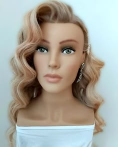 1950s Waves Hair, Hollywood Curls Pinned To The Side, Bridal Hair Square Face, Vintage Hollywood Wedding Hair, Glamour Waves Hair, Glam Hairstyles Medium, Hollywood Waves With Braid, Holiwood Wave Hair, Classic Waves Hair