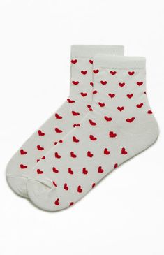 Heart Socks Cute Girly Socks, Cute Fall Socks, Hart Socks, Heart Socks Aesthetic, Brandy Melville Heart Socks, Cool Socks Aesthetic, Christmas Wishlist For Teens, Red Heart Socks, Cute Socks Aesthetic