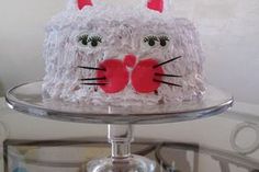 there is a cake that looks like a cat on top of a glass platter