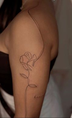 Front Hip Tattoos Women, Tattoo Ideas Female Arms, Contour Tattoo, Classy Tattoos For Women, Small Girly Tattoos, Silhouette Tattoos, Tattoos For Black Skin, Pretty Tattoos For Women