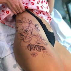 a woman's thigh with flowers on it