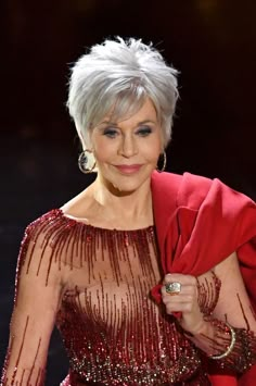 Jane Fonda Hairstyles, Short Haircuts Shoulder Length, 60 Hairstyles, Latest Short Haircuts, Short Hair Trends, Latest Short Hairstyles, Getting Older, Short Hair Over 60, Short Hair Styles For Round Faces