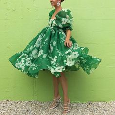 Green Colour Outfit, Midi Summer Dress, Summer Field, Blair Eadie, Mint Green Dress, Afrikaanse Mode, Puff Dress, Quirky Fashion, Green Girl