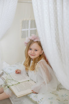 Throw a birthday tea party for your little girl. Tea Party Dress Code, Decorate With Fairy Lights, Unicorn Tea Party, Frozen Tea Party, Fairy Tea Parties, Teddy Bear Cakes