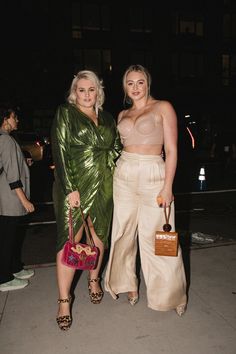 The Plus-Size Women Who Ruled the Street Style Game During New York Fashion Week Curvy Celebrities Style, Fancy Outfits Plus Size, Plus Size Glam Outfits, Plus Size Luxury Fashion, Plus Size Outfits Party, Mid Size Street Style, Street Fashion Plus Size, High Fashion Plus Size