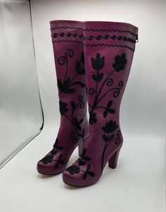 These are genuine leather handembroidery women's boots. Made with genuine leather, ykk zipper, sole. Used best quality metarials. There is every size is available, 6 us to  11 us, 36 eu to 43 eu. If you have wider calf please let us know your calf circle measurments. There is diffirent color available, and diffirent secondery colors. Please let us know your favorites colors. Water proof, very useful boots are knee high.  If interesting to have ankle size, short size or over knee size please cont Boho Style Boots, Embroidery Boots, Festival Boots, Embroidered Boots, Custom Boots, Funky Shoes, Boots Casual, Leather Boots Women, Unique Shoes