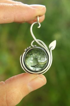 Dreamspell on Etsy: pendant of sterling silver and prehnite Metal Clay Jewelry, Precious Metal Clay, Easy Diy Jewelry, Pendant Design, Wire Wrapped Jewelry, Clay Jewelry, Metal Jewelry, Wire Jewelry, Jewelry Art