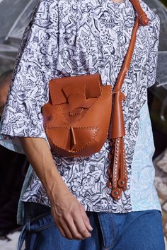 Vogue Russia, Fashion Week Runway, Bag Trends, Givency Antigona Bag, Mens Accessories Fashion, Vogue Paris, Fashion Shows