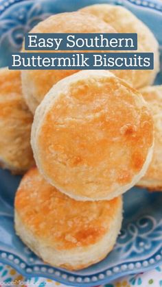 some biscuits are sitting on a blue plate