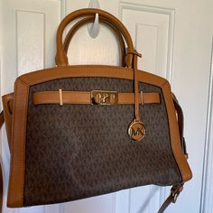 Tan Micheal Kors Karaon Satchel Michael Kors Bedford, Michael Kors Mercer, Michael Kors Satchel, Black Satchel, Black Leather Satchel, Satchel Tote Bag, Black Leather Purse, Satchel Tote, Tote Bag Purse