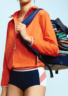 Tory Sport Spring 2016 Cd Display, Sports Chic Outfit, Clown Posse, Sports Clothes, Retro Sport, Sports Luxe, Womens Fashion For Work, Fall Jackets, Sport Wear