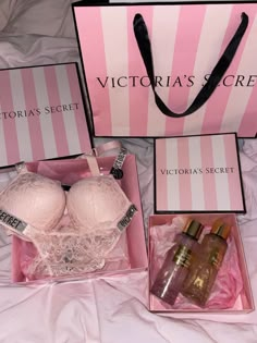 Viktoria Secret, Profumo Victoria Secret, Victoria's Secret Aesthetic, Victorias Secret Set, Victoria's Secrets, Victoria Secret Outfits, Victoria Secret Perfume, Pink Girly Things, Pink Vibes