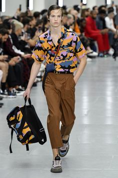 Valentino Men’s Spring 2020 [PHOTOS] – WWD 2020 Runway, Male Fashion Trends, Valentino Men, Male Fashion, Fashion Week Spring, Male Model, Paris Fashion