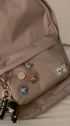 Stylish School Bags, School Bag Essentials, Aesthetic Backpack, Inside My Bag, Aesthetic Bags, Bags School, My Pics, Korean Aesthetic, Bags Aesthetic