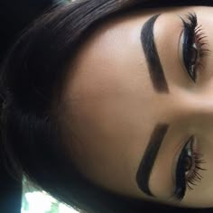 @KortenStEiN Soft Arch Eyebrows, High Arch Eyebrows, Eyebrow Arch Shape, Makeup Tips Eyeshadow, Perfect Eyebrow Shape, Sultry Makeup, Maquillage On Fleek, Arched Eyebrows, Beautiful Eyebrows