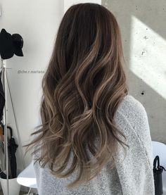 IG: che.r.mariano Rose Brunette, Rose Highlights, Aesthetic Honey, Fall Brunette, Balayage Honey, Medium Brunette, Highlights Brunette, Fall Highlights, Womenswear Shoes