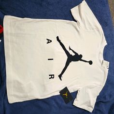 Classic Black And White Air Jordan Tshirt. Youth Large, Fits Women's Small. A Staple For Every Jordan- Lover! Black And White Air Jordan, Air Jordans Women Shirt, Jordan Tops, Jordan Tshirt Design, Air Jordans Girls, Jordan Tshirt Nike, Jordan Tshirt, Air Jordan Shirt, Air Jordan Tshirt