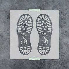 a pair of shoes that are on top of a piece of paper with an image of the shoe