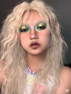 #makeup #eyesmakeup #art One Eyelid Makeup, Club Makeup Looks, Expressive Makeup, Swirl Makeup, Cybercore Makeup, Spiral Makeup, Club Makeup, Funky Makeup