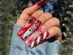 Welcome to Your Ultimate Holiday Manicure! Step into the holiday season with style and charm through our Christmas Santa Press-On Nails. This exquisitely designed set combines iconic Christmas elements--Santa Claus, candy cane stripes, sparkling red gems, and delicate snowflakes--to create a look that's both festive and sophisticated. Santa Claus Portrait: A charming, hand-painted Santa Claus with a smiling face and classic red hat, adding a warm, festive feel to the set. This detail captures th Snowflakes Nails, Ongles Bling Bling, Red Christmas Nails, Christmas Nails Acrylic, Long Square Acrylic Nails, 2023 Christmas, Festival Nails, Xmas Nails, Christmas Nail Designs