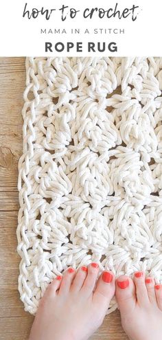 a woman's feet on top of a crocheted rug with text overlay reading how to crochet mama in a stitch rope rug