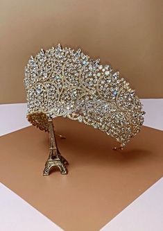 Crystal Crown Tiaras, Bridal Jewellery Inspiration, Royal Crowns, Beautiful Tiaras, Headpiece Bridal, Fancy Jewellery Designs, Headband Wedding, Royal Look, Magical Jewelry